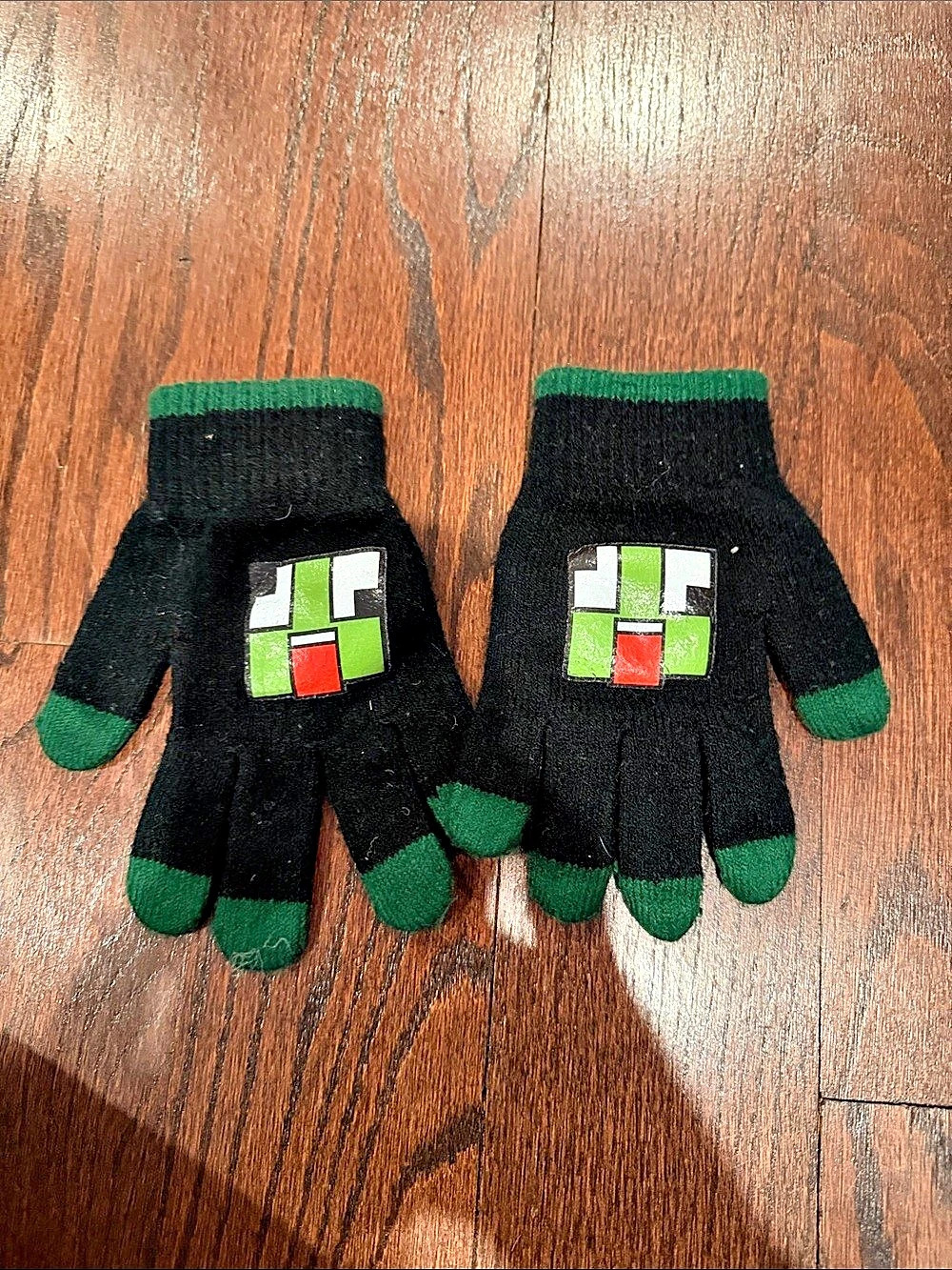 Minecraft Creeper Knit Gloves Black & Green Mittens